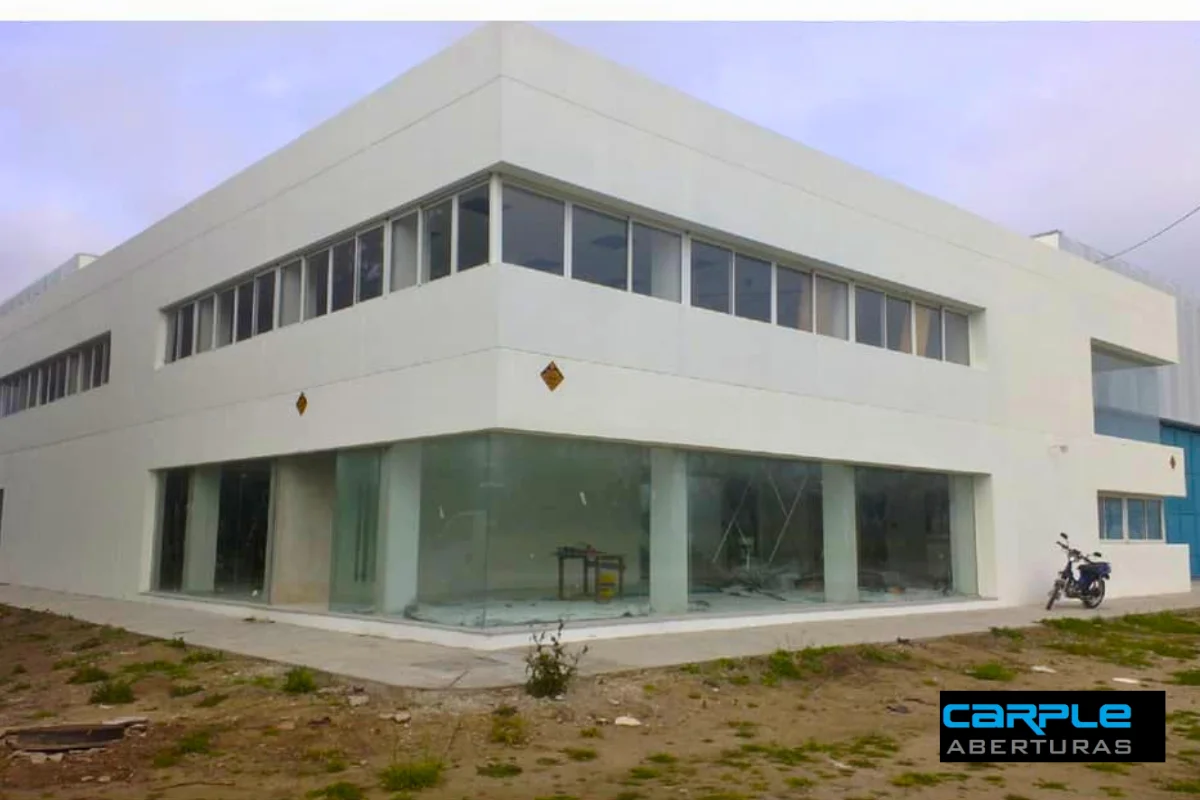 Carpintería metálica para nueva planta industrial Sorrento Maquinarias — Parque Industrial Alvear, Santa Fe