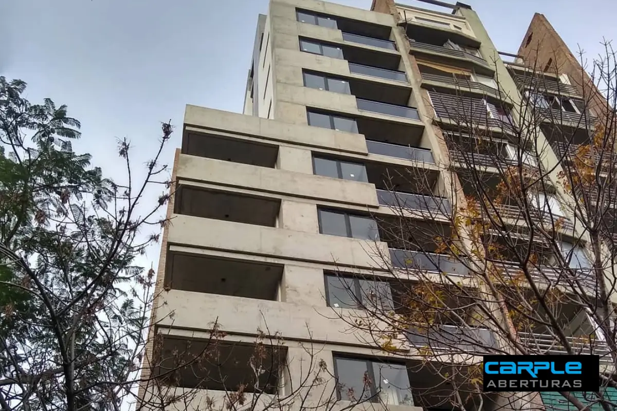 Aberturas A30New y Módena negro, herrería de obra y cortinas enrollar PVC — Edificio Laprida 2018, Rosario