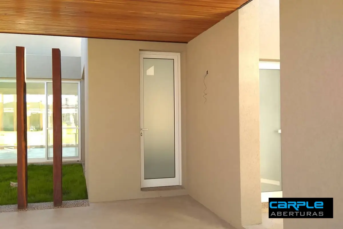 Aberturas Módena 45 y A30New blanco con cortinas tipo cajón — Country San Sebastián, Funes